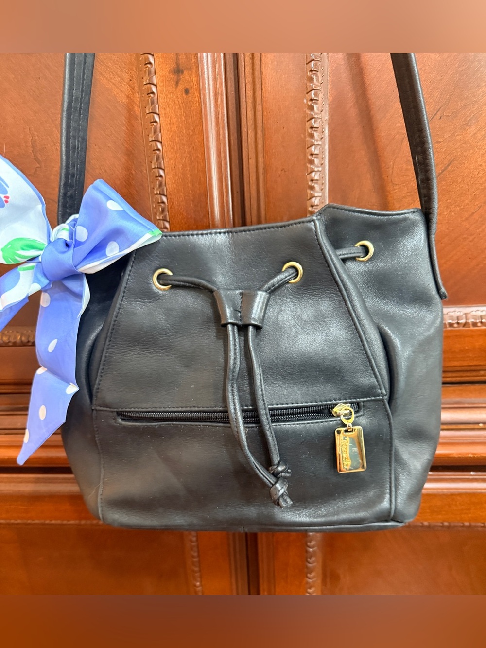 Tignanello EUC soft black leather, draw string, shoulder bag. Comes with twilly